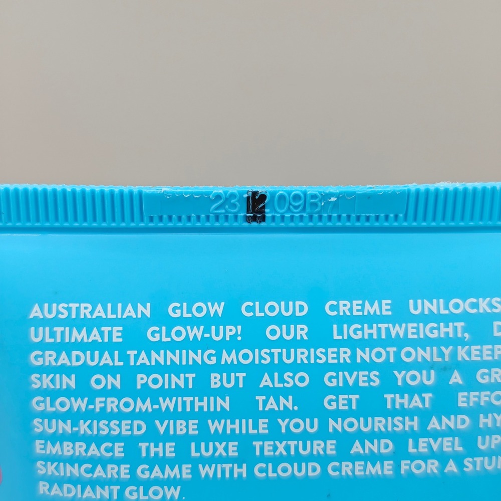 The Australian Glow Gradual Tanning Moisturiser Cloud Creme 200m Hyaluronic Acid - Picture 6 of 7